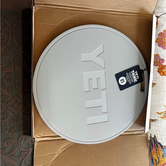 Yeti 85 Tank Bucket Lid - Picture 2 of 3